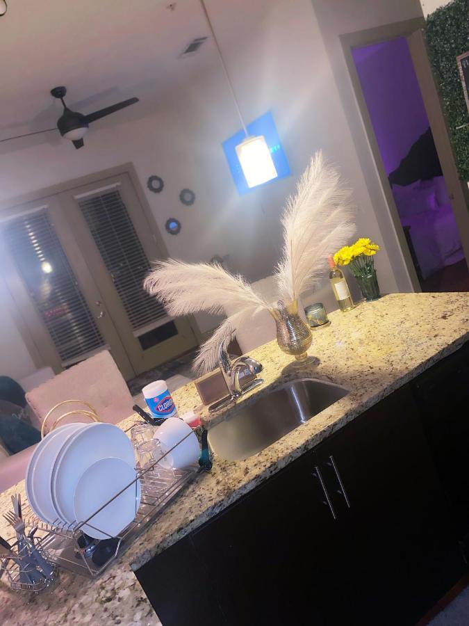 Appartamento 1Bd Gorgeous Loft In Buckhead Free Wi-Fi, Parking Atlanta Esterno foto