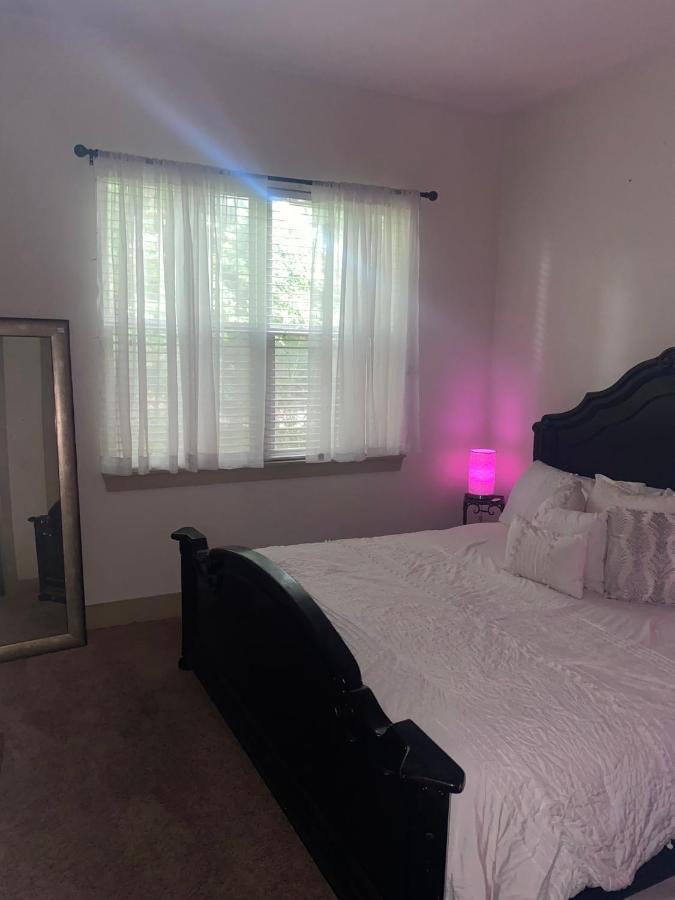 Appartamento 1Bd Gorgeous Loft In Buckhead Free Wi-Fi, Parking Atlanta Esterno foto