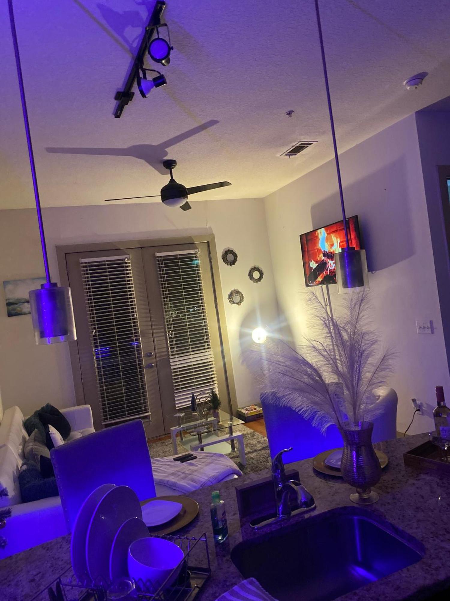 Appartamento 1Bd Gorgeous Loft In Buckhead Free Wi-Fi, Parking Atlanta Esterno foto